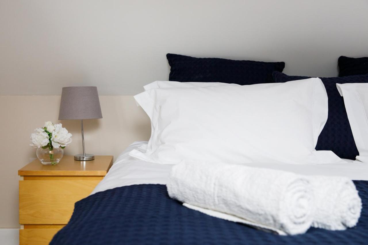 'Orchard Croft Lodge - Chichester', Book-Direct, New Home 1,367 Sq' Ft' , Can Sleep 8 On Request , Split & Link 'Super King' Size Beds, Free Wi-Fi, Sky Tv & Sky Sports, 9 - Minutes From West Wittering Beach, Very Quiet Location, Dog Friendly المظهر الخارجي الصورة