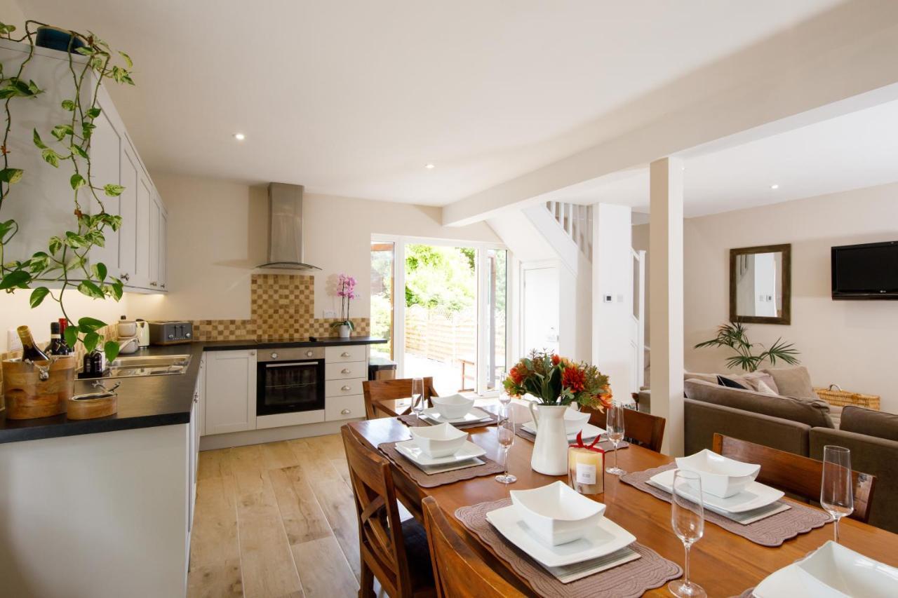 'Orchard Croft Lodge - Chichester', Book-Direct, New Home 1,367 Sq' Ft' , Can Sleep 8 On Request , Split & Link 'Super King' Size Beds, Free Wi-Fi, Sky Tv & Sky Sports, 9 - Minutes From West Wittering Beach, Very Quiet Location, Dog Friendly المظهر الخارجي الصورة