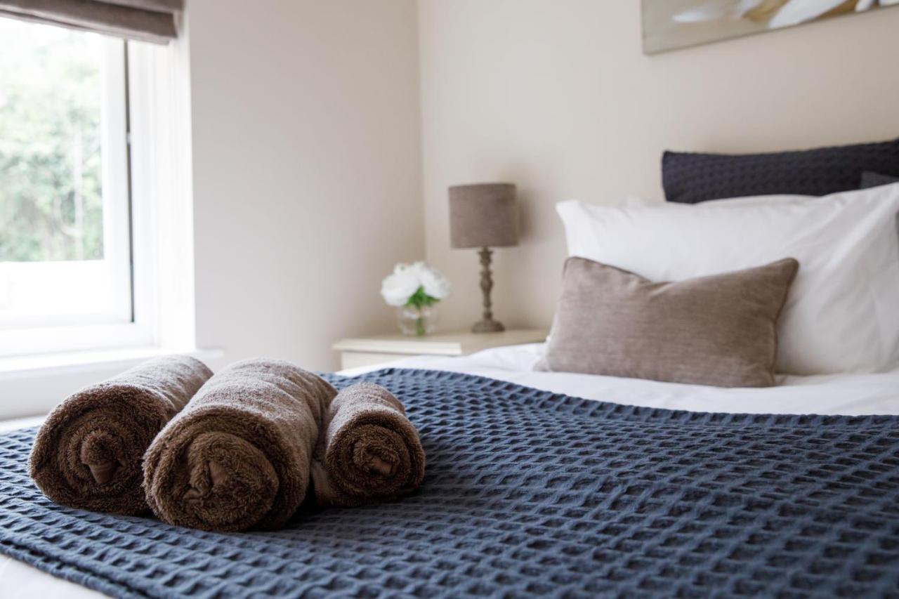 'Orchard Croft Lodge - Chichester', Book-Direct, New Home 1,367 Sq' Ft' , Can Sleep 8 On Request , Split & Link 'Super King' Size Beds, Free Wi-Fi, Sky Tv & Sky Sports, 9 - Minutes From West Wittering Beach, Very Quiet Location, Dog Friendly المظهر الخارجي الصورة