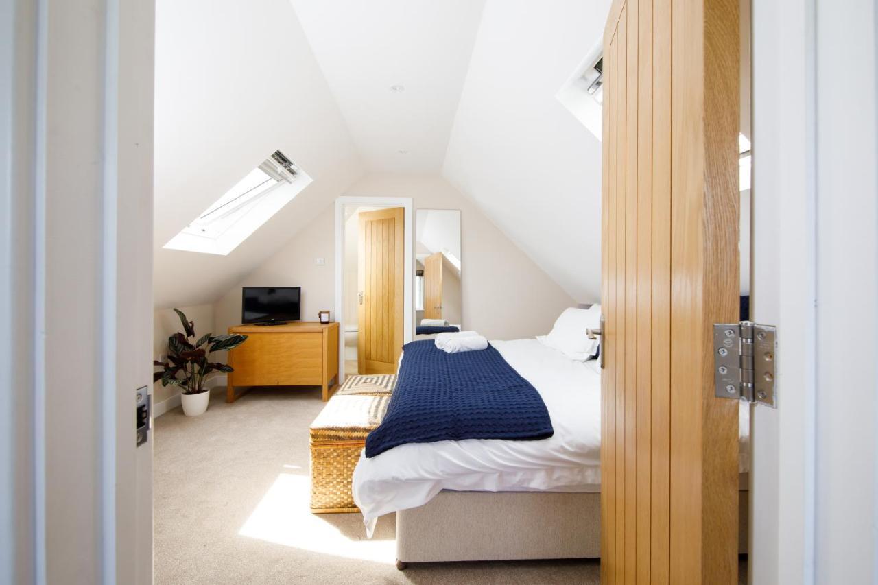 'Orchard Croft Lodge - Chichester', Book-Direct, New Home 1,367 Sq' Ft' , Can Sleep 8 On Request , Split & Link 'Super King' Size Beds, Free Wi-Fi, Sky Tv & Sky Sports, 9 - Minutes From West Wittering Beach, Very Quiet Location, Dog Friendly المظهر الخارجي الصورة