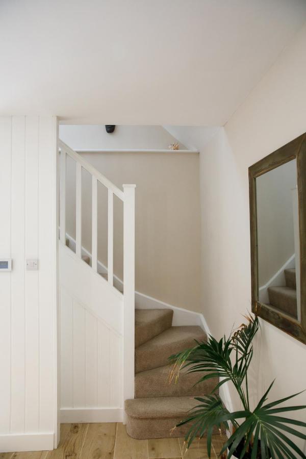 'Orchard Croft Lodge - Chichester', Book-Direct, New Home 1,367 Sq' Ft' , Can Sleep 8 On Request , Split & Link 'Super King' Size Beds, Free Wi-Fi, Sky Tv & Sky Sports, 9 - Minutes From West Wittering Beach, Very Quiet Location, Dog Friendly المظهر الخارجي الصورة