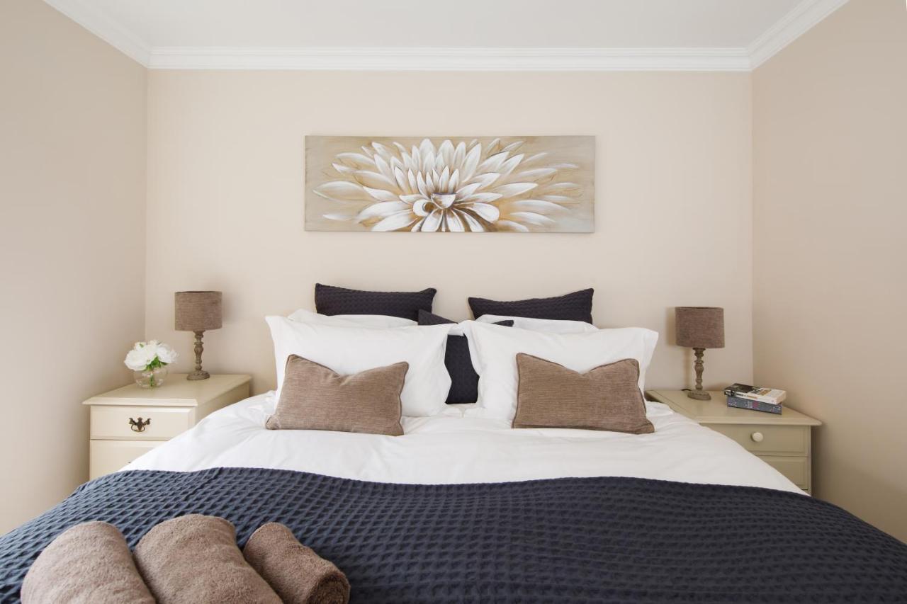 'Orchard Croft Lodge - Chichester', Book-Direct, New Home 1,367 Sq' Ft' , Can Sleep 8 On Request , Split & Link 'Super King' Size Beds, Free Wi-Fi, Sky Tv & Sky Sports, 9 - Minutes From West Wittering Beach, Very Quiet Location, Dog Friendly المظهر الخارجي الصورة