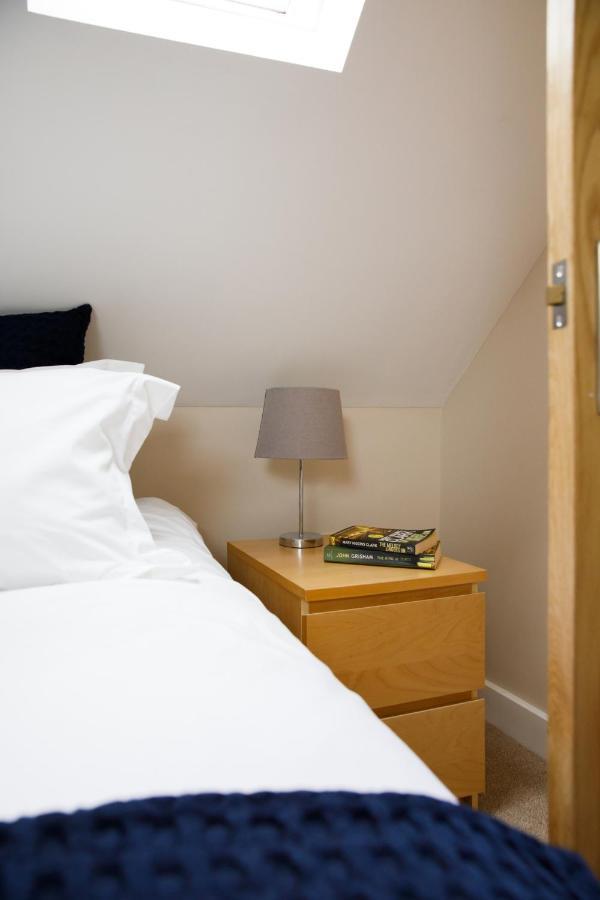 'Orchard Croft Lodge - Chichester', Book-Direct, New Home 1,367 Sq' Ft' , Can Sleep 8 On Request , Split & Link 'Super King' Size Beds, Free Wi-Fi, Sky Tv & Sky Sports, 9 - Minutes From West Wittering Beach, Very Quiet Location, Dog Friendly المظهر الخارجي الصورة