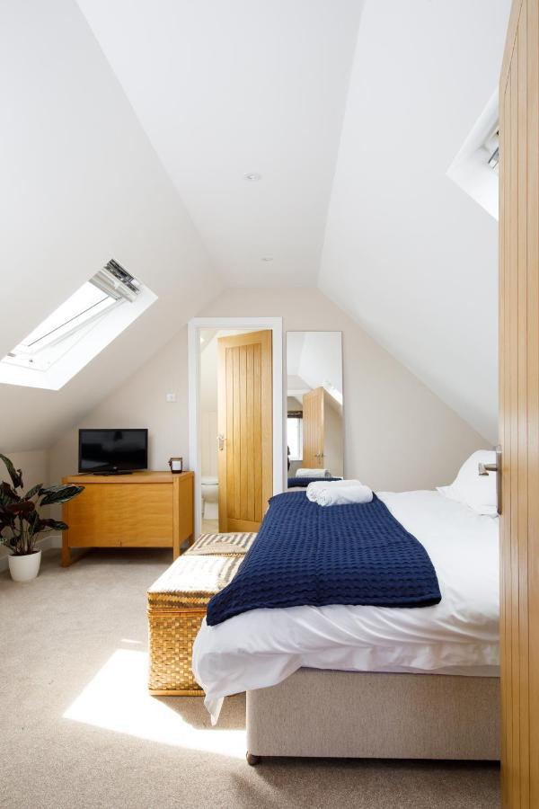 'Orchard Croft Lodge - Chichester', Book-Direct, New Home 1,367 Sq' Ft' , Can Sleep 8 On Request , Split & Link 'Super King' Size Beds, Free Wi-Fi, Sky Tv & Sky Sports, 9 - Minutes From West Wittering Beach, Very Quiet Location, Dog Friendly المظهر الخارجي الصورة
