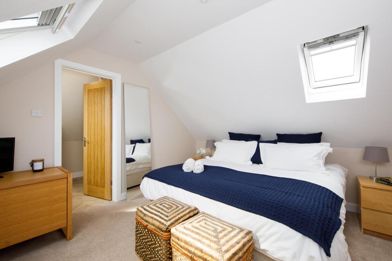 'Orchard Croft Lodge - Chichester', Book-Direct, New Home 1,367 Sq' Ft' , Can Sleep 8 On Request , Split & Link 'Super King' Size Beds, Free Wi-Fi, Sky Tv & Sky Sports, 9 - Minutes From West Wittering Beach, Very Quiet Location, Dog Friendly المظهر الخارجي الصورة